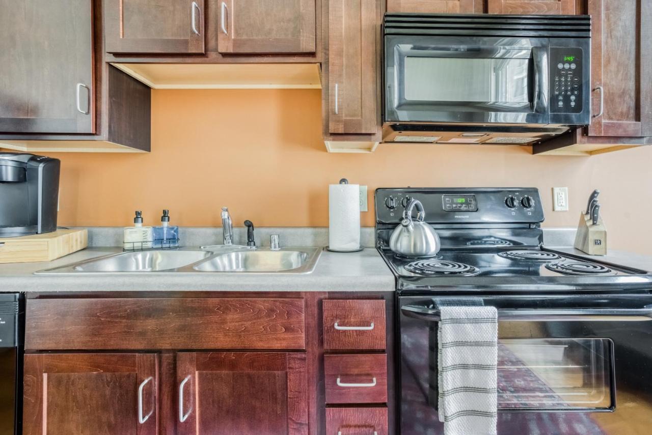 Mint House - 4th Street 4*