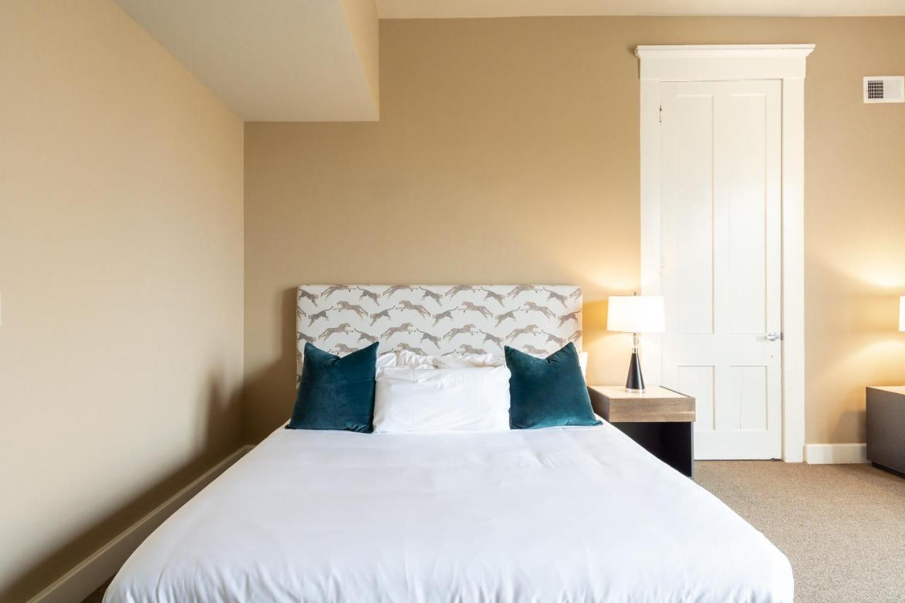 Mint House - 4th Street 4* Louisville